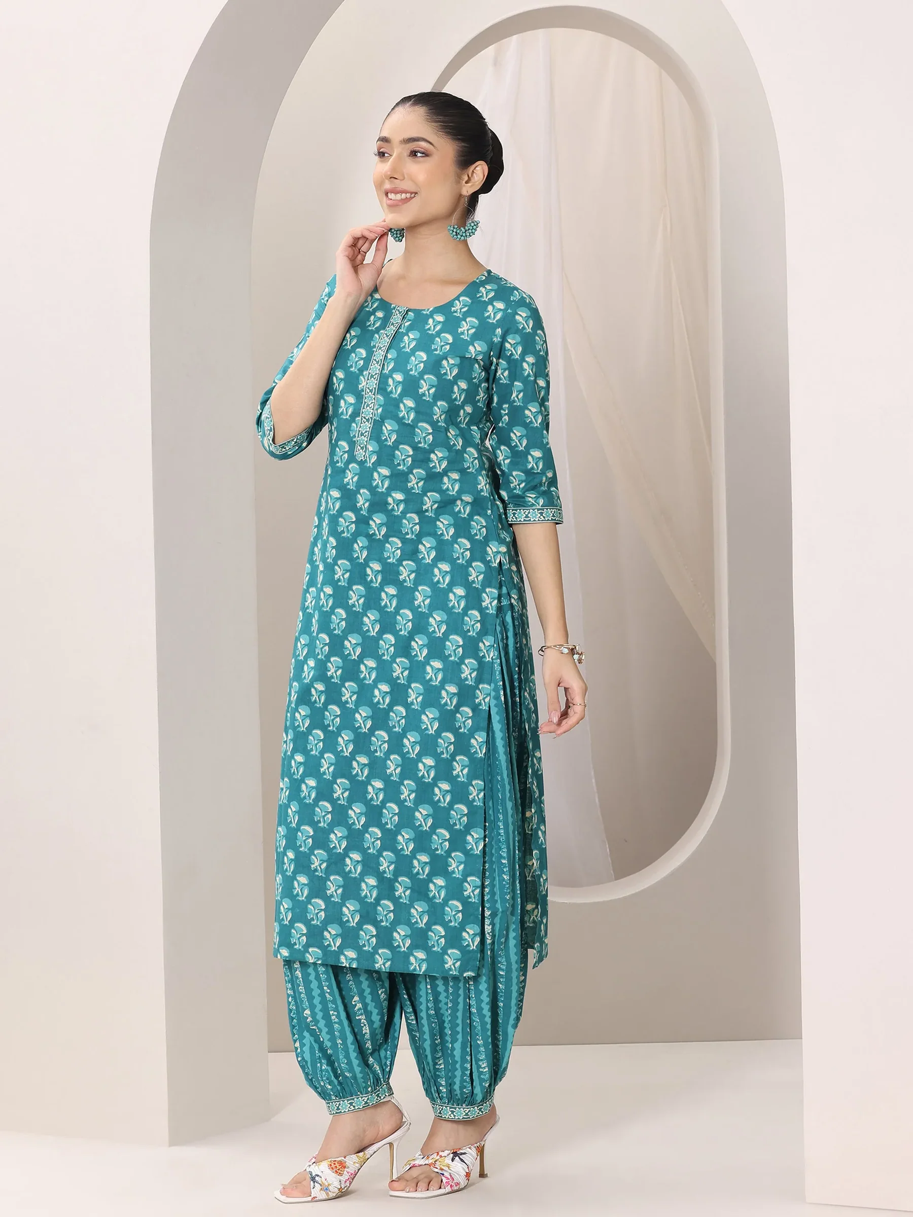 Women Teal Printed Cotton Straight Suit Set With Dupatta
