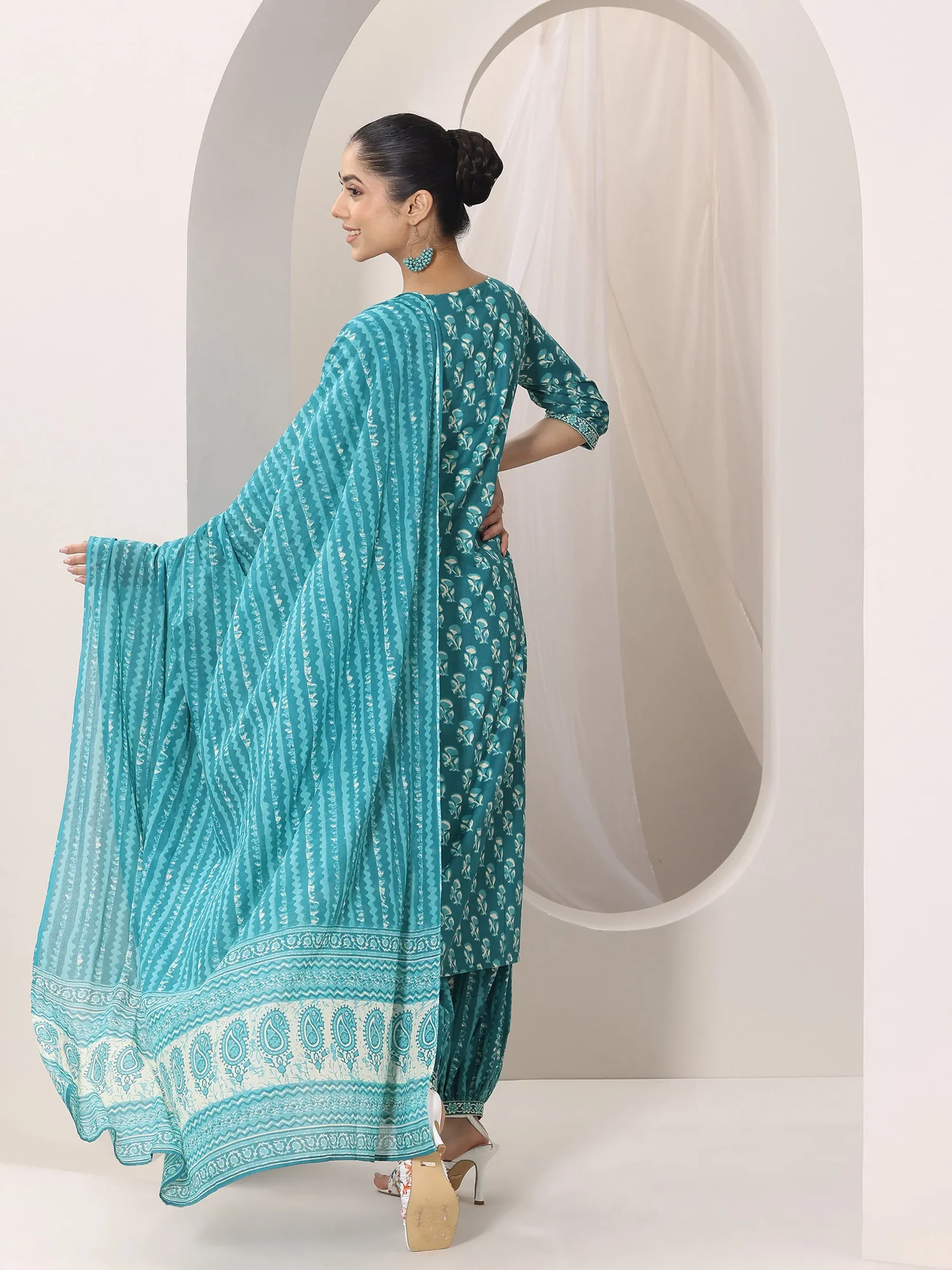 Women Teal Printed Cotton Straight Suit Set With Dupatta - Image 6