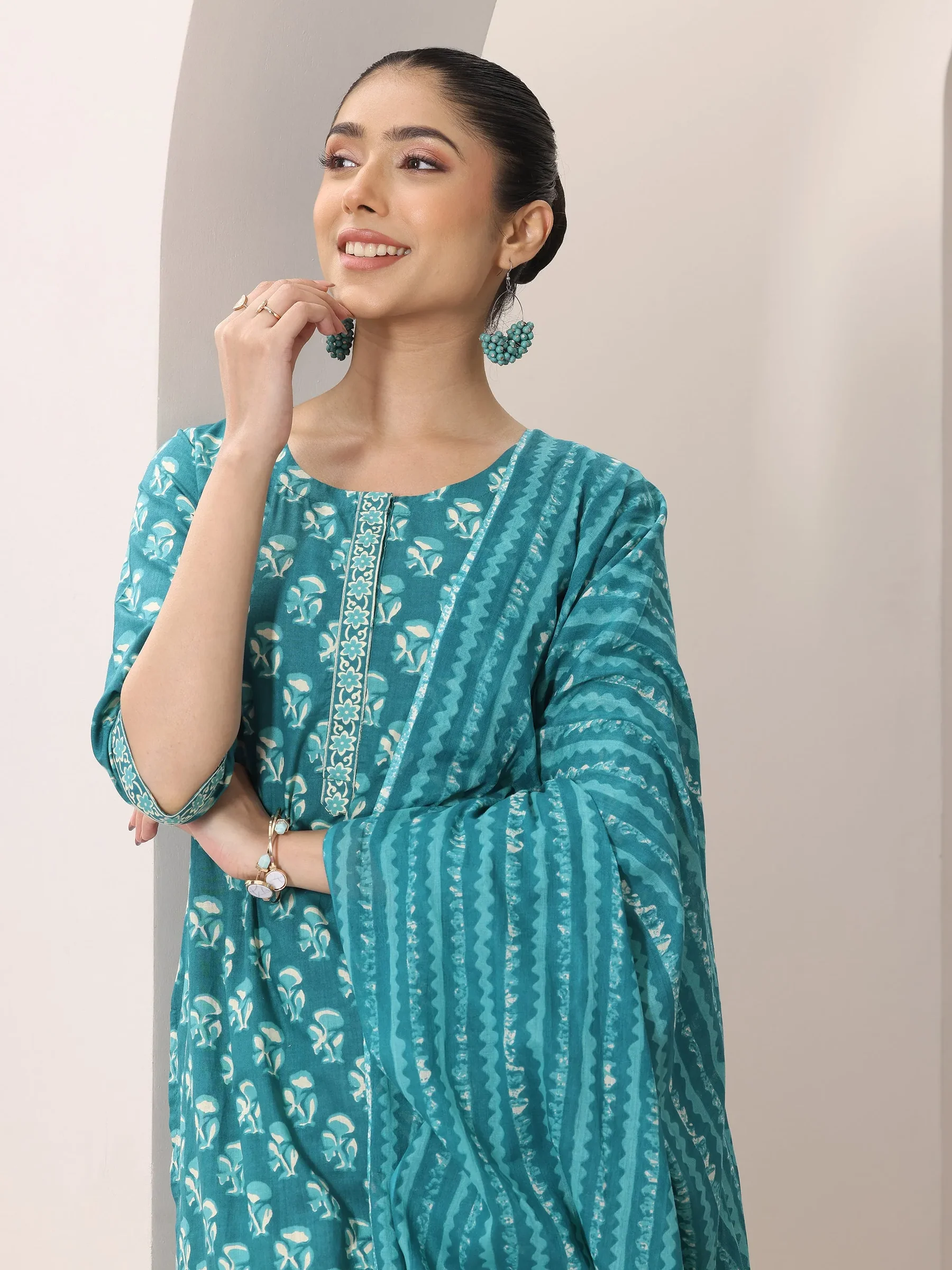Women Teal Printed Cotton Straight Suit Set With Dupatta - Image 5