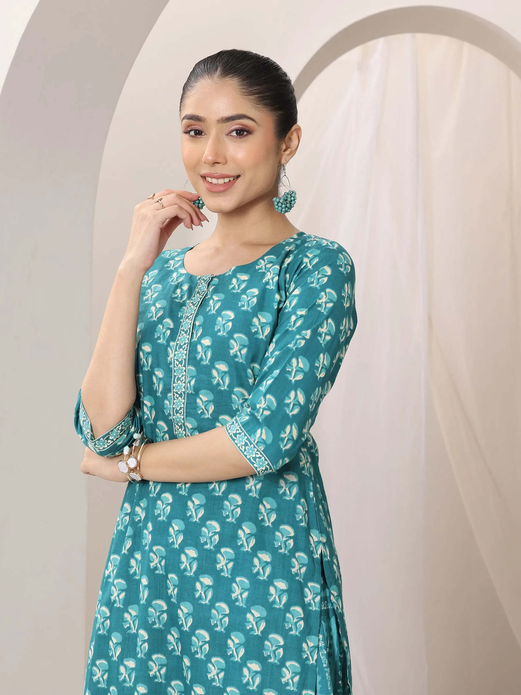 Women Teal Printed Cotton Straight Suit Set With Dupatta - Image 3