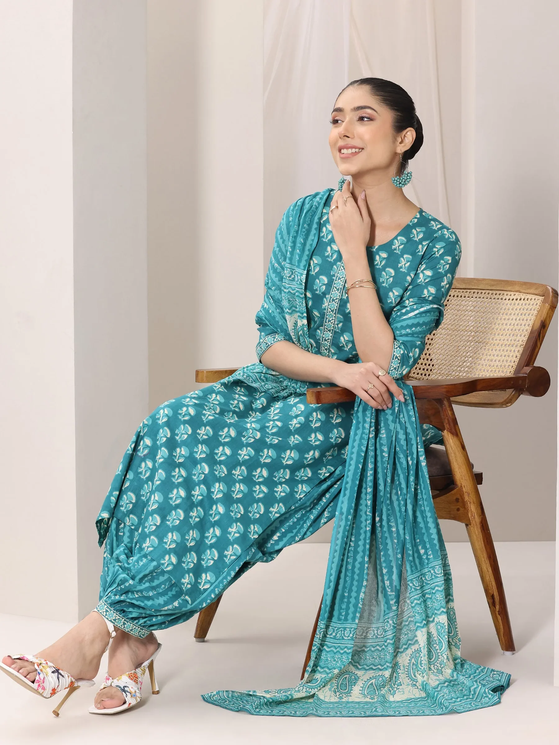 Women Teal Printed Cotton Straight Suit Set With Dupatta - Image 2