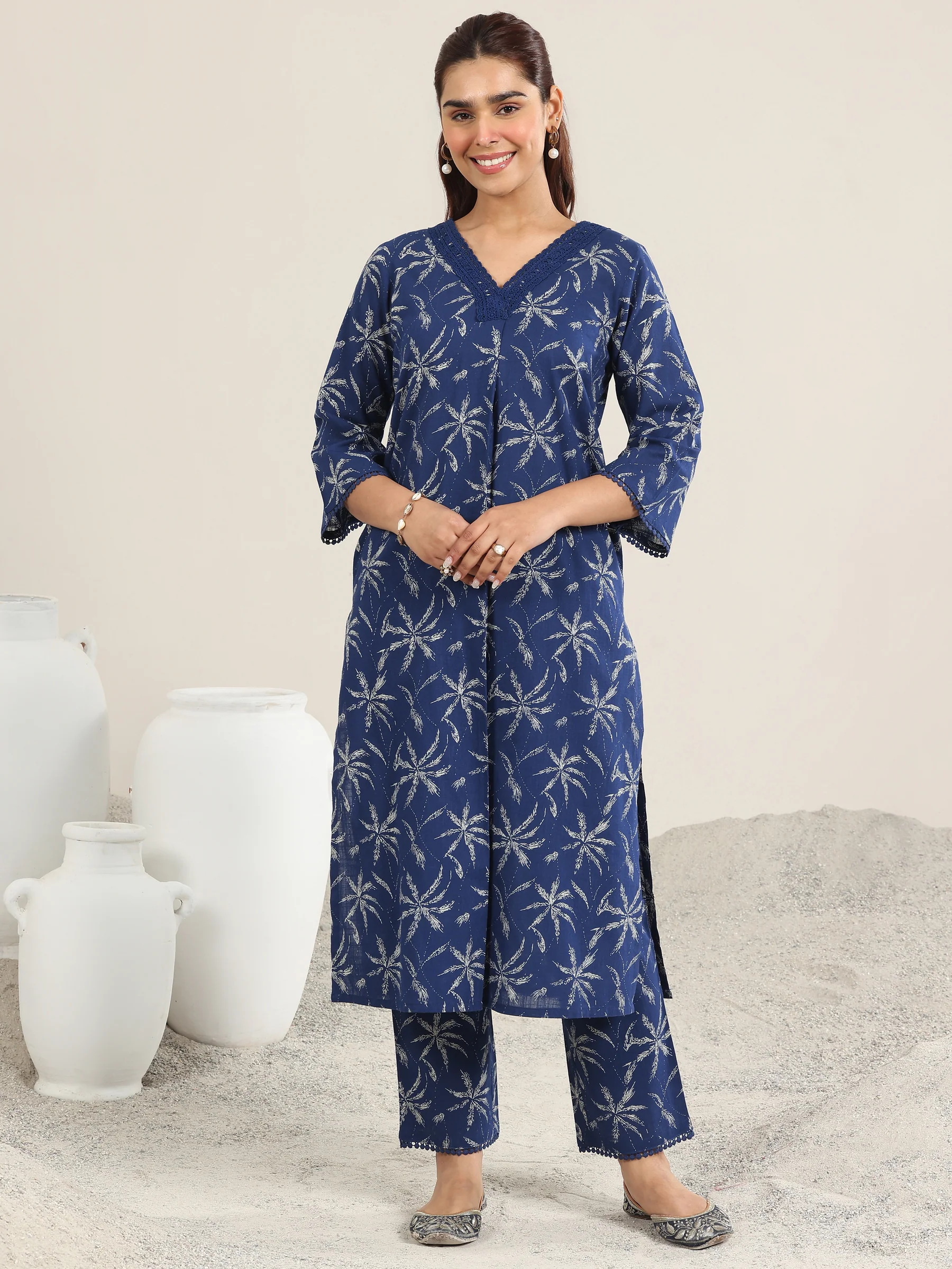 Women Blue Printed Cotton Straight Kurta Set - Image 5