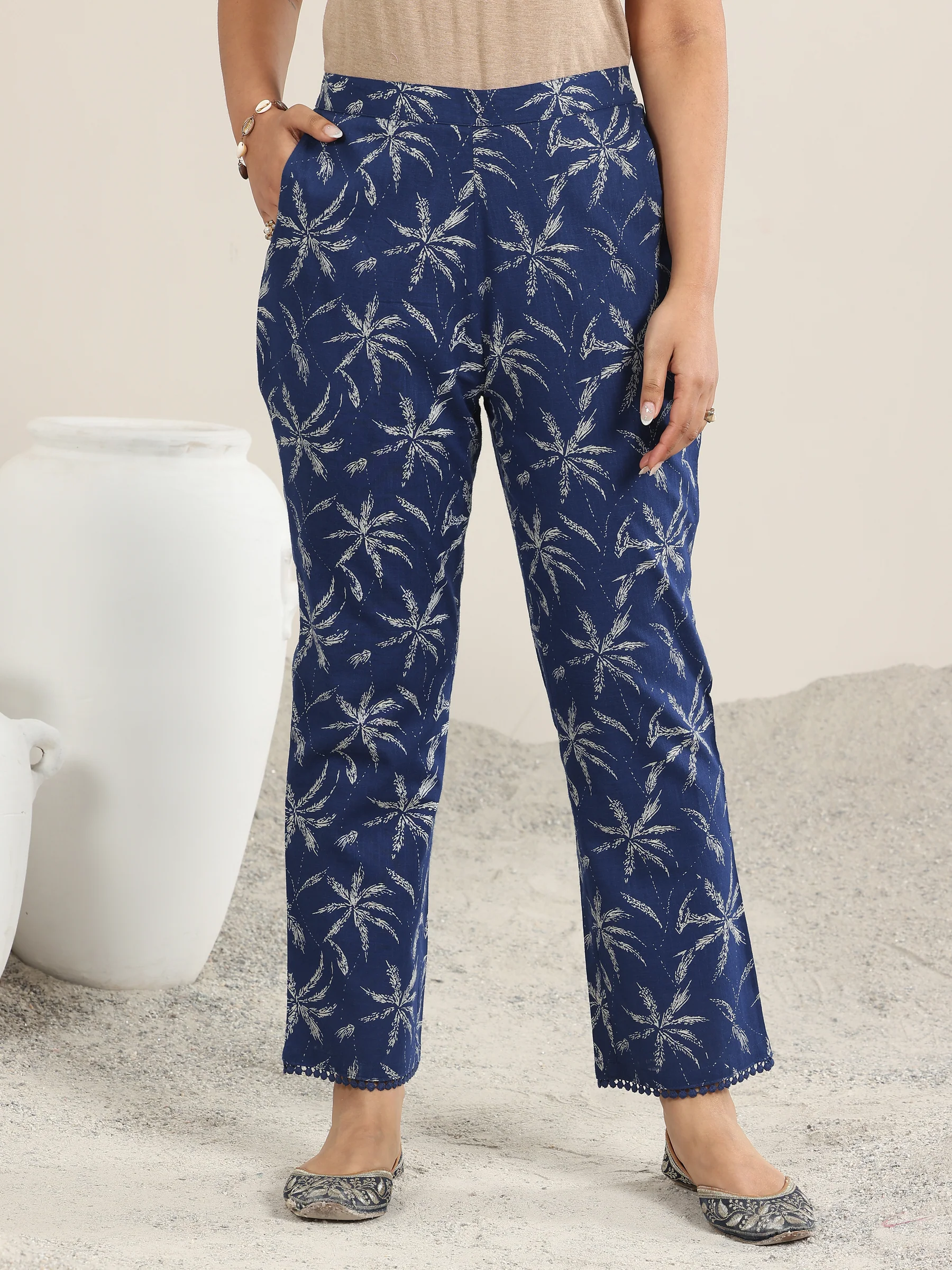 Women Blue Printed Cotton Straight Kurta Set - Image 2