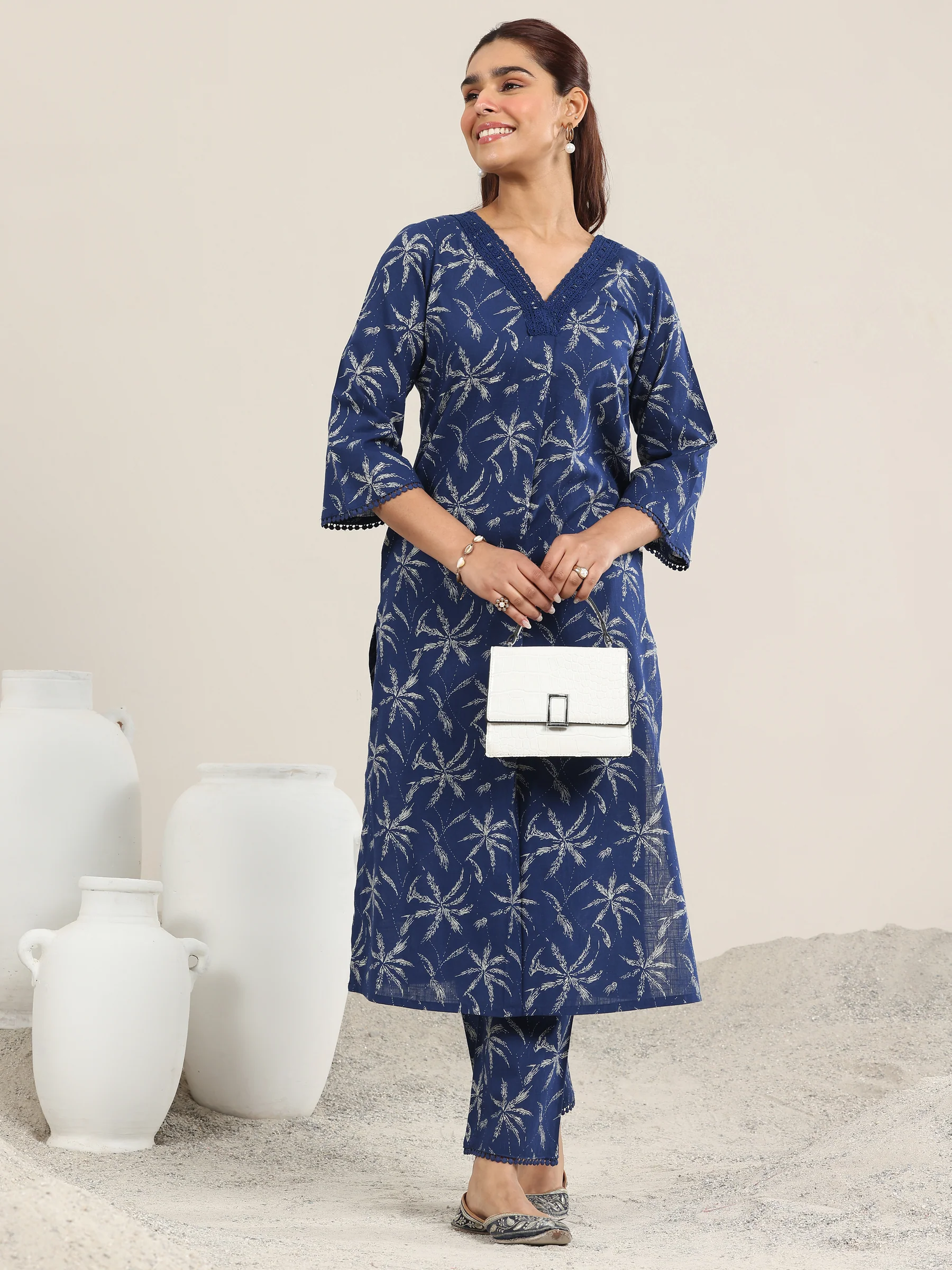 Women Blue Printed Cotton Straight Kurta Set