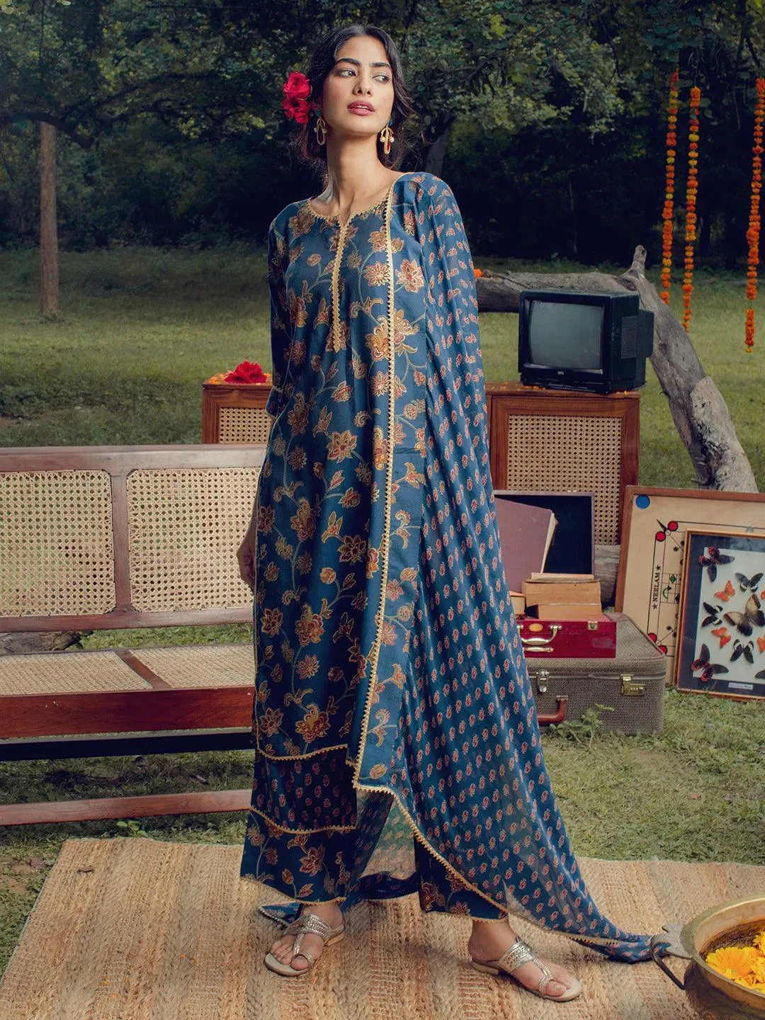 Women Blue Printed Silk Blend Straight Kurta With Palazzos & Dupatta